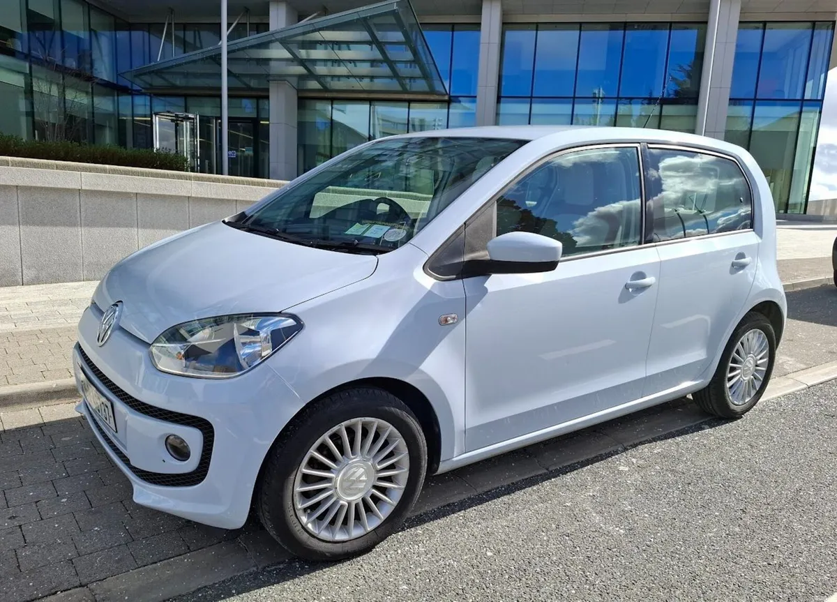 Volkswagen up! 2014 - Image 1
