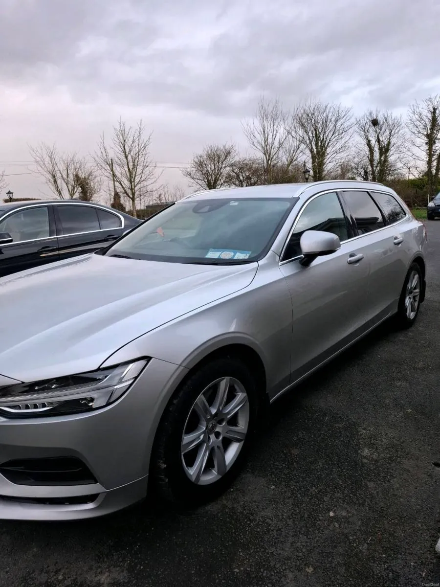 Volvo V90 2017 D4 Momentum GT Auto - Image 2