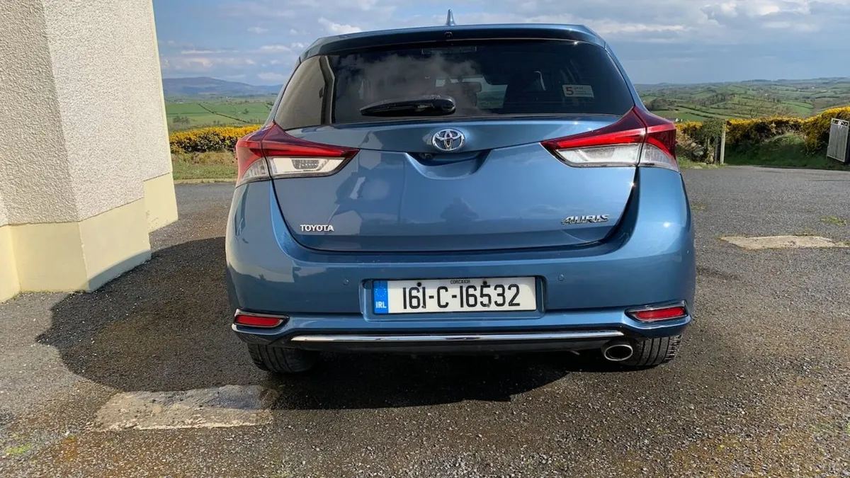 Toyota Auris 2016 Highest Spec Android Auto/Apple - Image 4