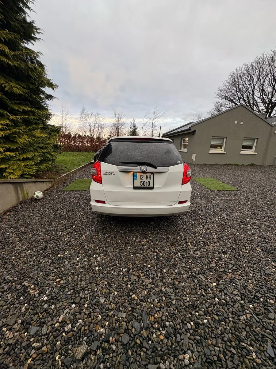 Honda fit shuttle 2012 automatic - Image 4