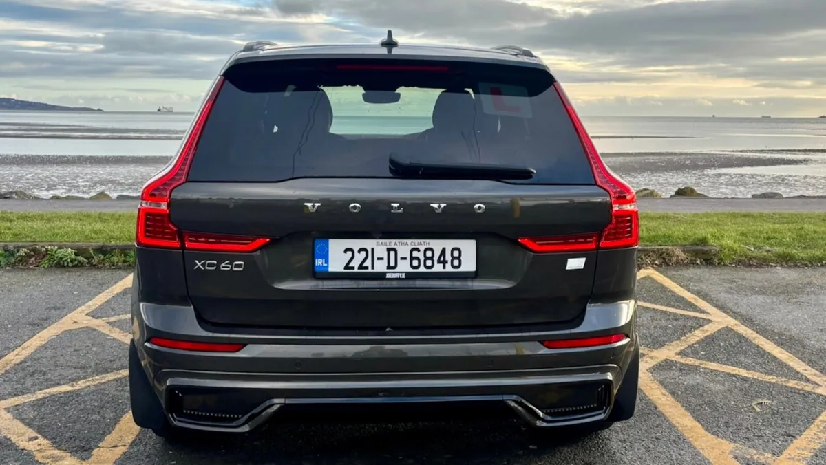 Volvo XC60 T6 Recharge R-Design (221-D) - Image 4