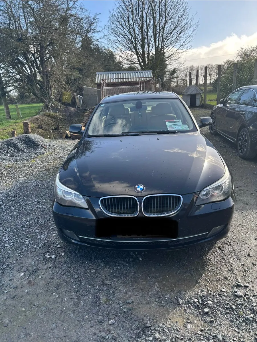 BMW 5-Series 2009 - Image 2