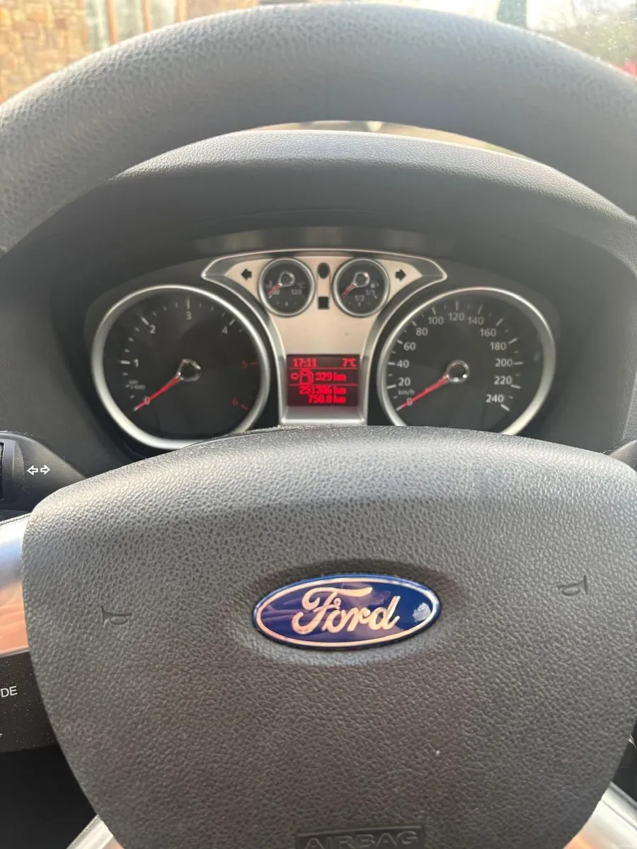 Ford Focus 2011 - Image 4