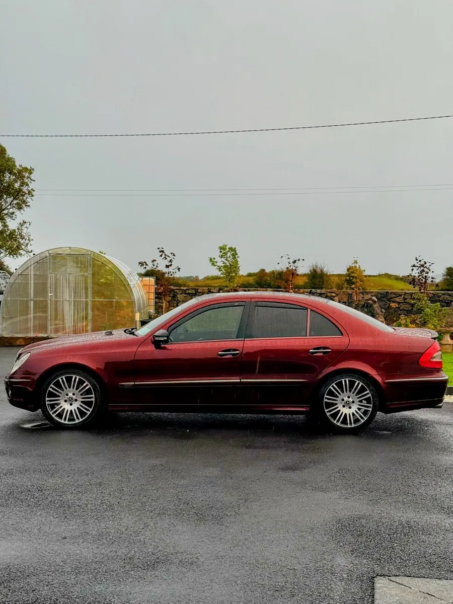 (1/1 Interior) Mercedes-Benz E-Class - Image 3