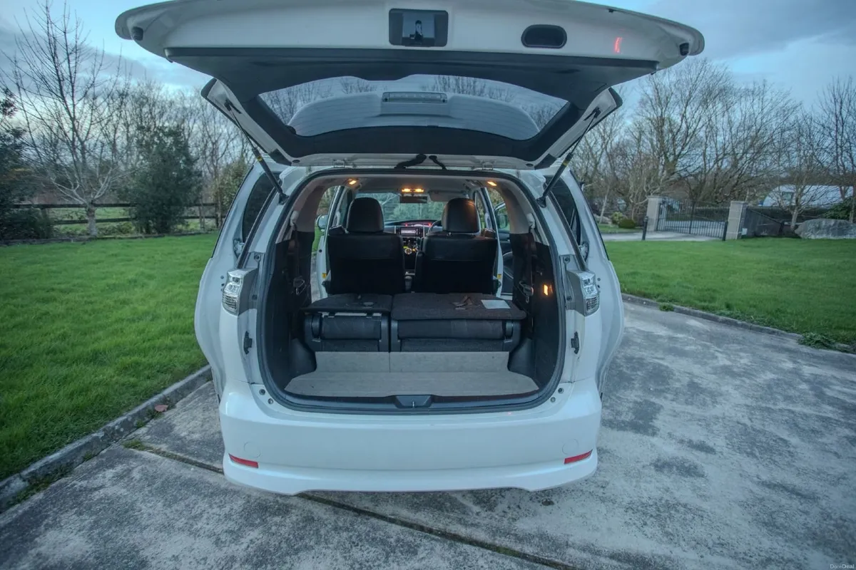 Toyota Estima 2014 - Image 2