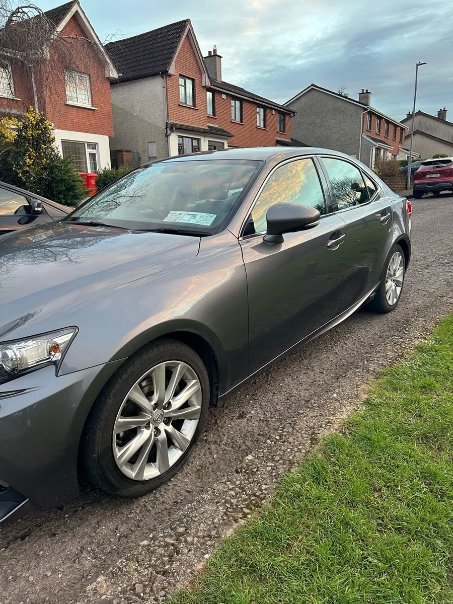 LEXUS IS 300H EXECUTIVE EDITOON - Image 2