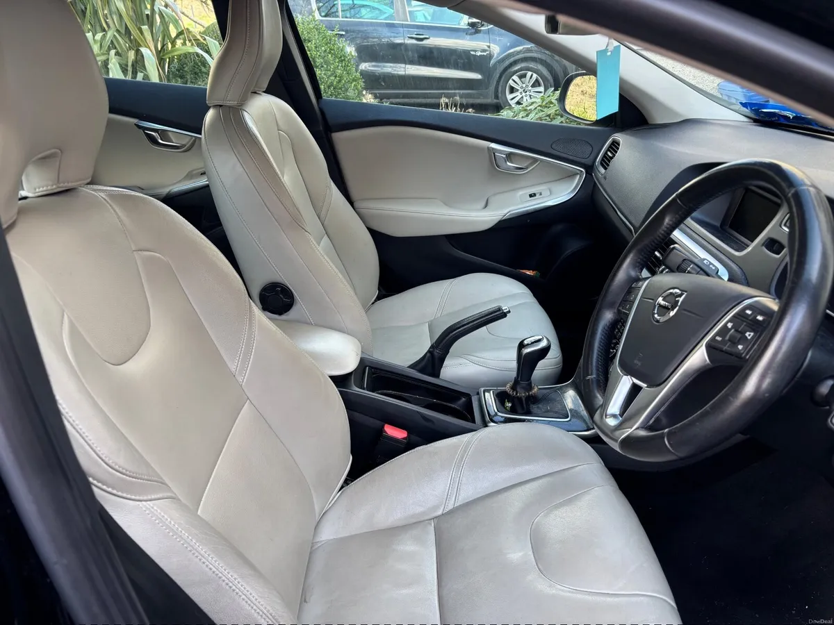 Volvo V40 2017 - Image 4