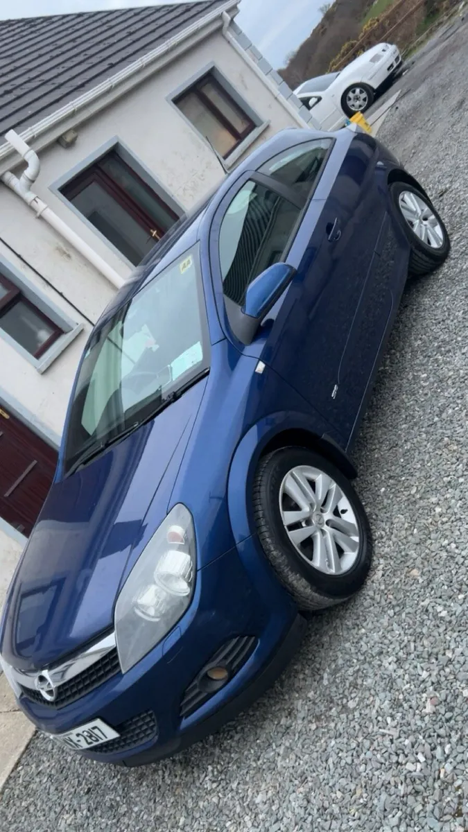 Opel Astra 2008 - Image 1