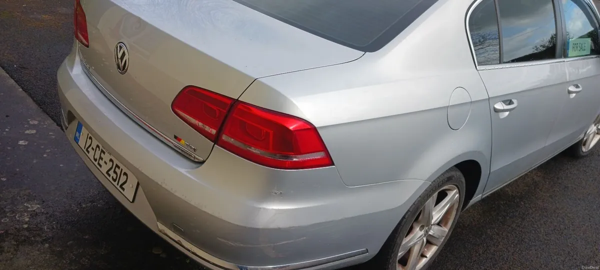 Volkswagen Passat 2012 - Image 2