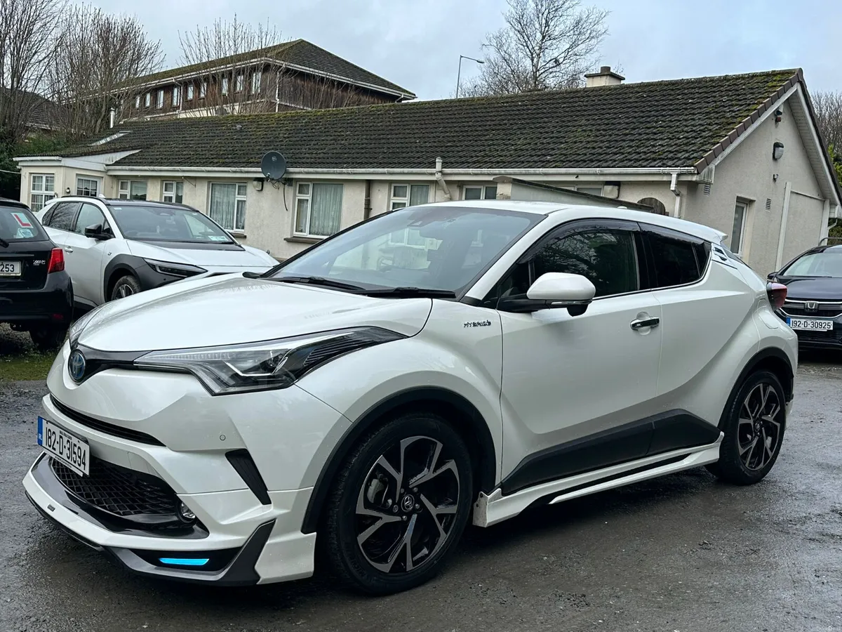 TOYOTA CH-R 2018  PETROL HYBRID  AUTOMATIC 🔥 - Image 4