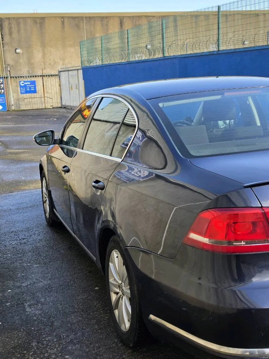 Volkswagen Passat 2011 - Image 4