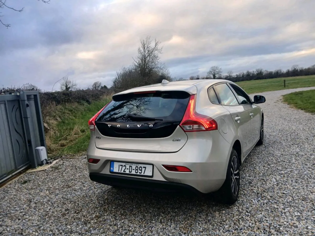 VOLVO V40 2.0 DIESEL - Image 4