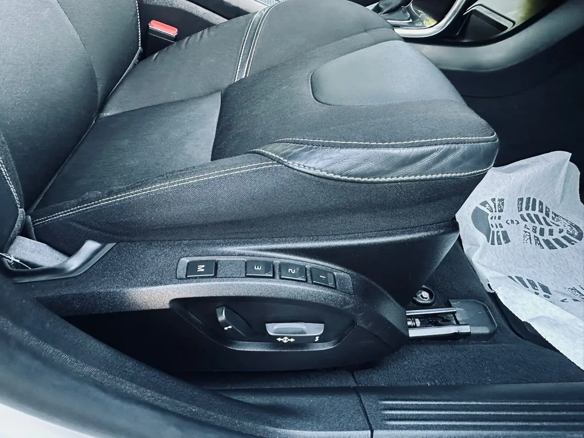 VOLVO V40 2017 2.0DIESEL D4 EDITION - Image 4