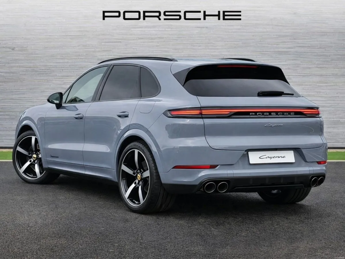 Porsche Cayenne E-Hybrid Black Edition - Image 3