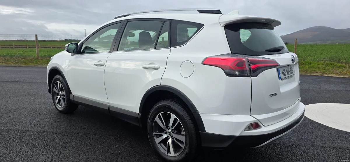 Toyota RAV4 2016 - Image 2
