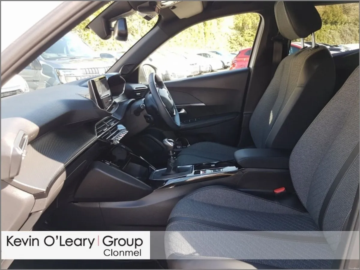 Peugeot 2008 Allure 1.2 Puretech 100bhp - Image 4