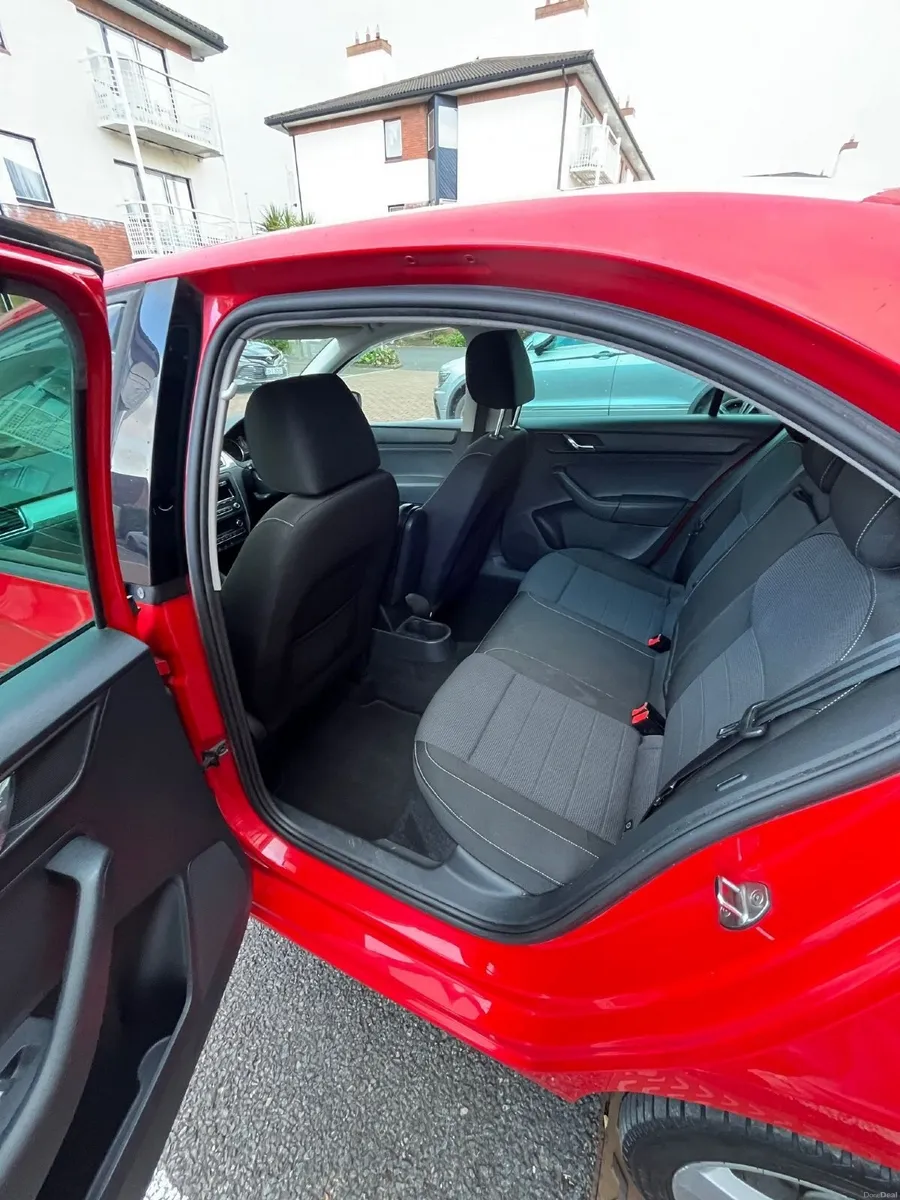 Skoda Rapid 2014 - Image 4