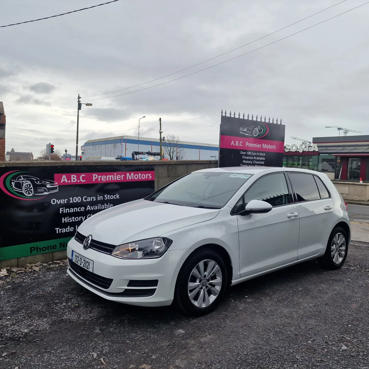 Volkswagen Golf 1.6 TDI 105BHP BLUEMOTION - Image 4