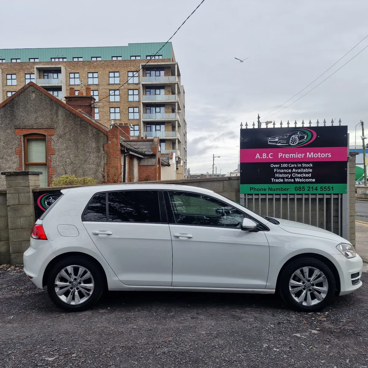 Volkswagen Golf 1.6 TDI 105BHP BLUEMOTION - Image 3