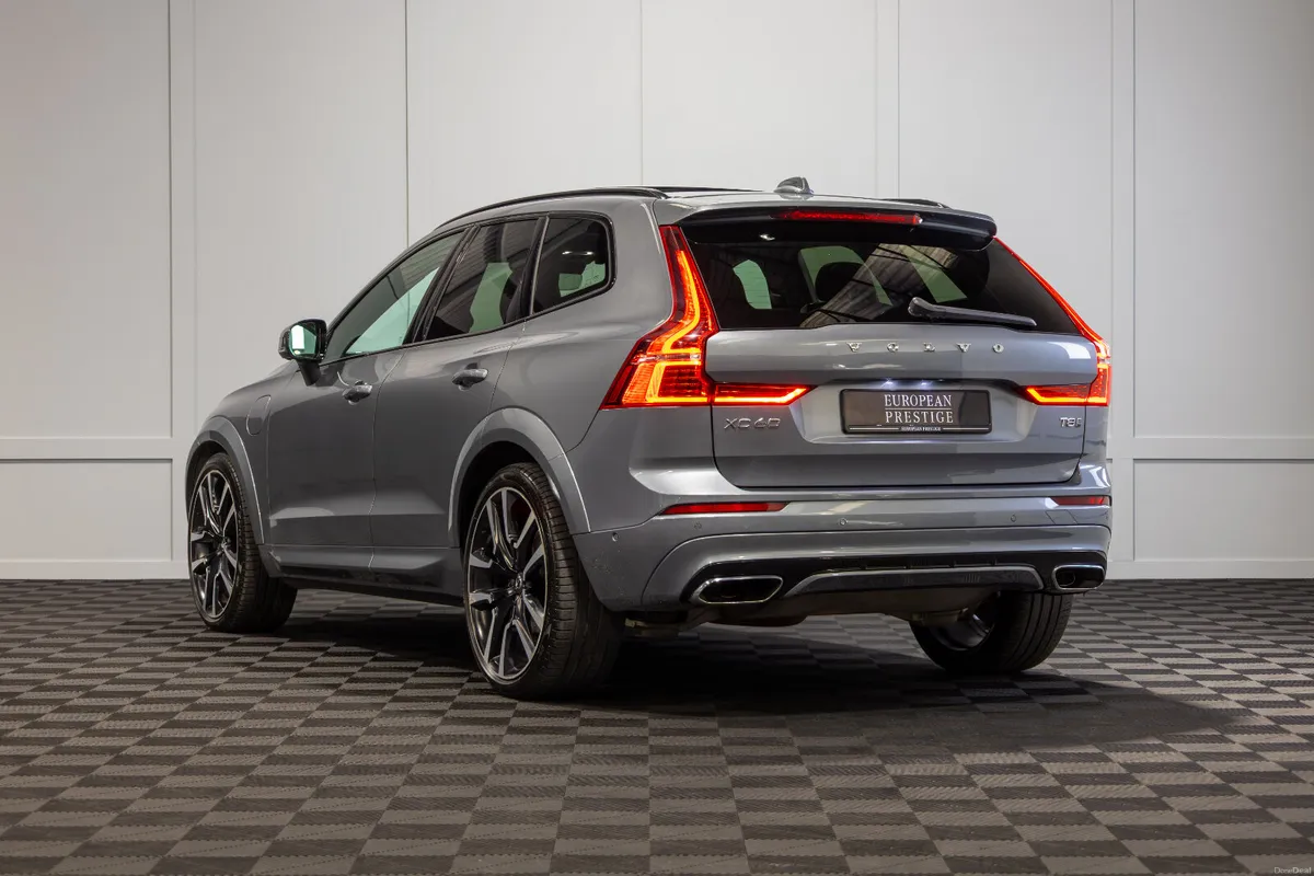 2020 Volvo XC60 R-Design Pro - Image 4