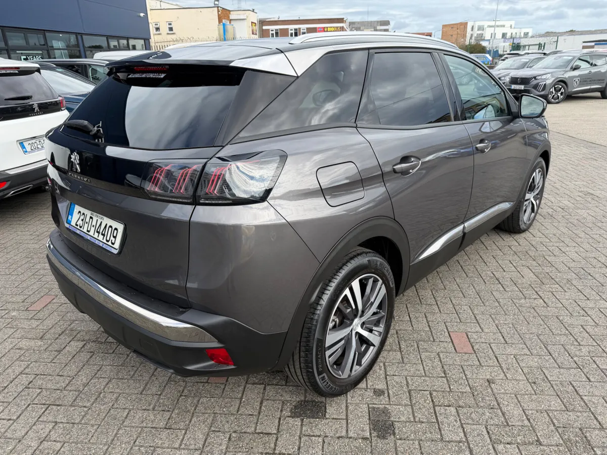 2023Peugeot 3008 Allure 1.2 manual - Image 4