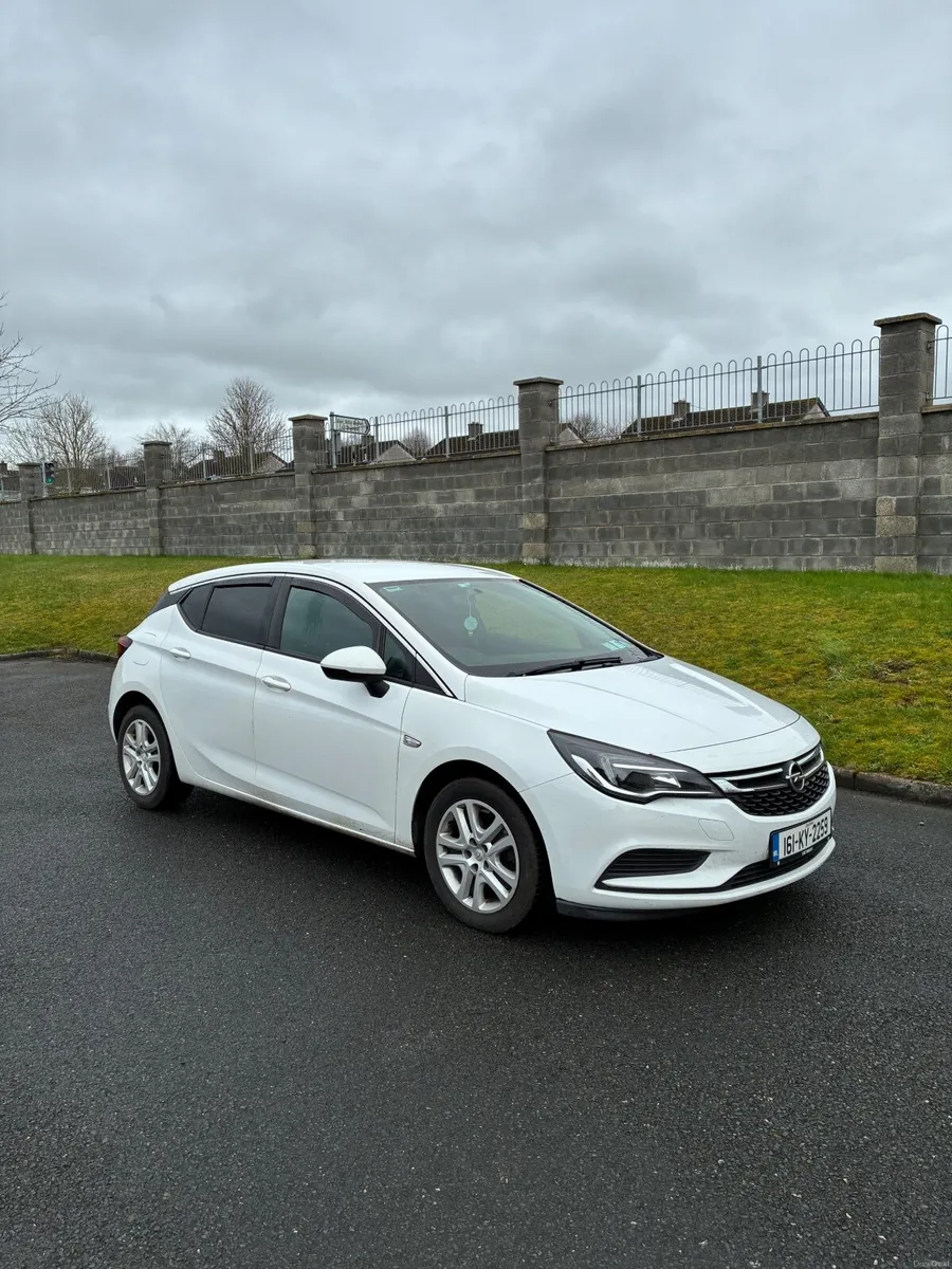 Opel Astra 2016 - Image 1
