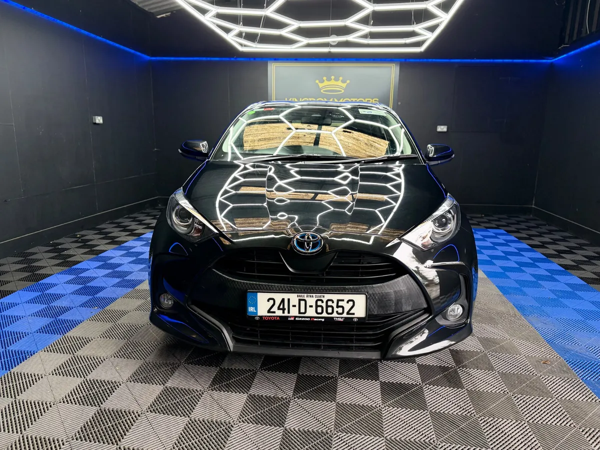 Toyota Yaris 1.5 petrol-hybrid,Automatic - Image 4