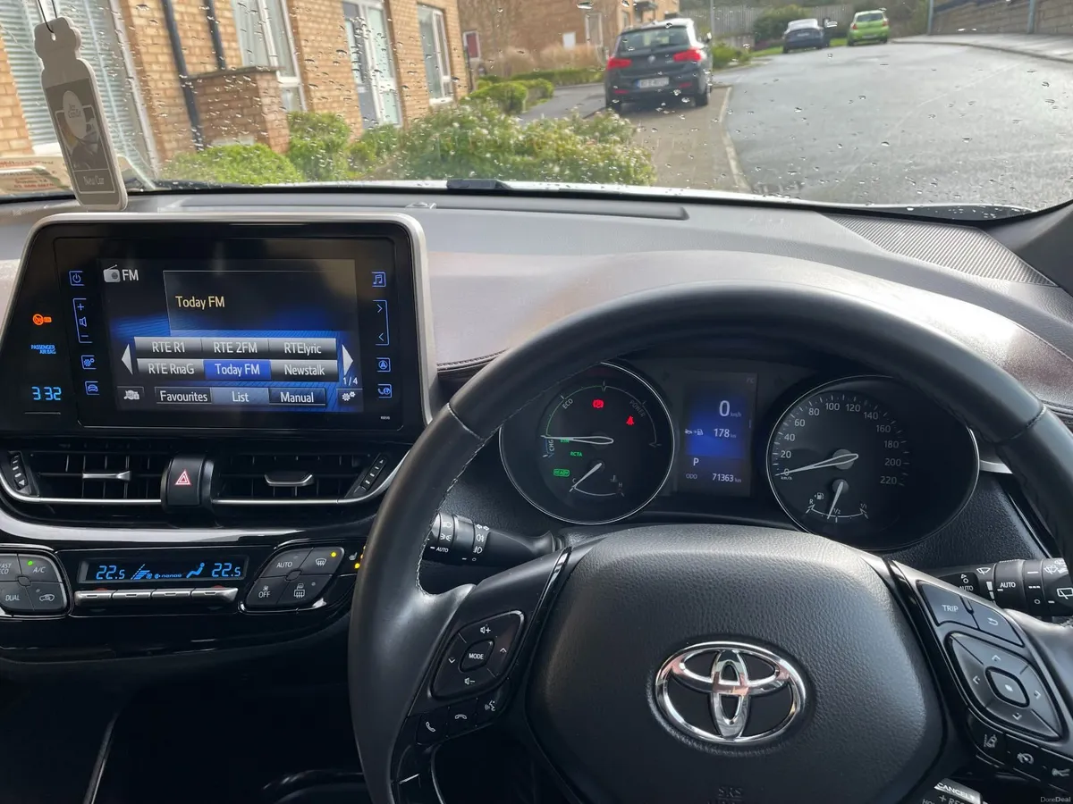 Toyota C-HR 2019 1.8 Hybrid SOL Automatic - Image 4