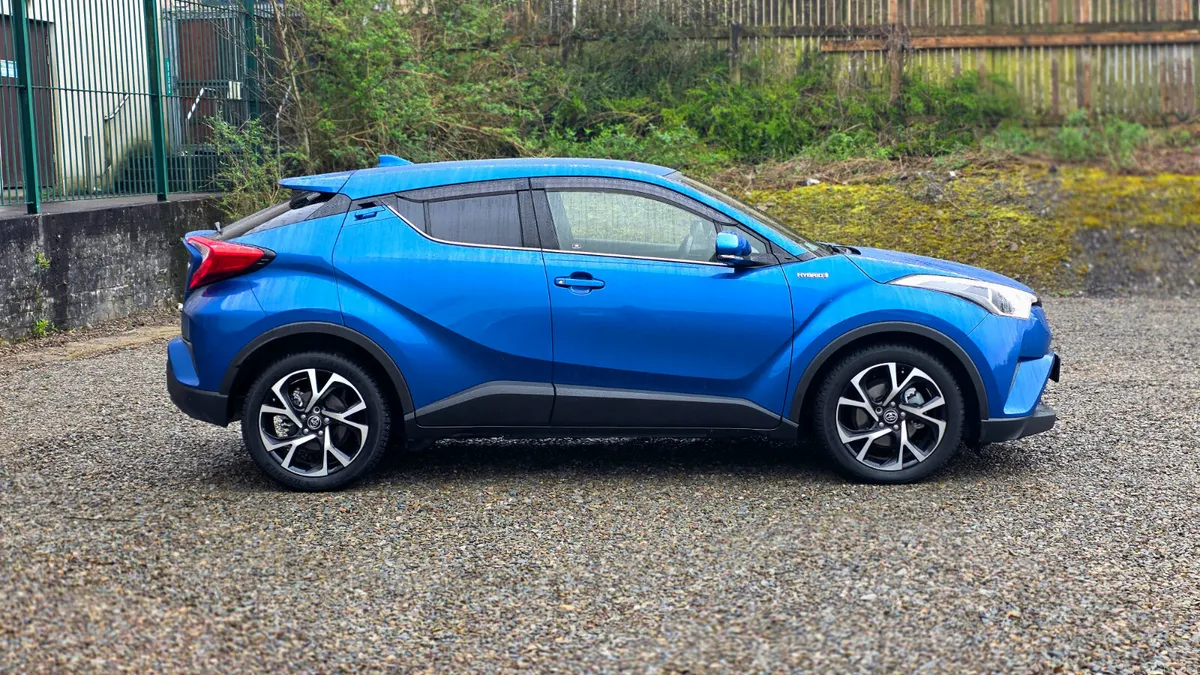 2017 Toyota CHR Hybrid - Image 4