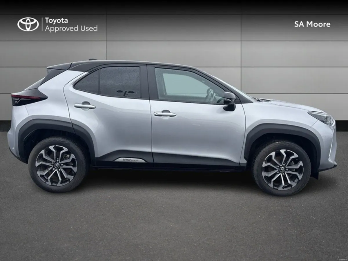Toyota Yaris Cross LUNA SPORT BI-TONE - Image 3