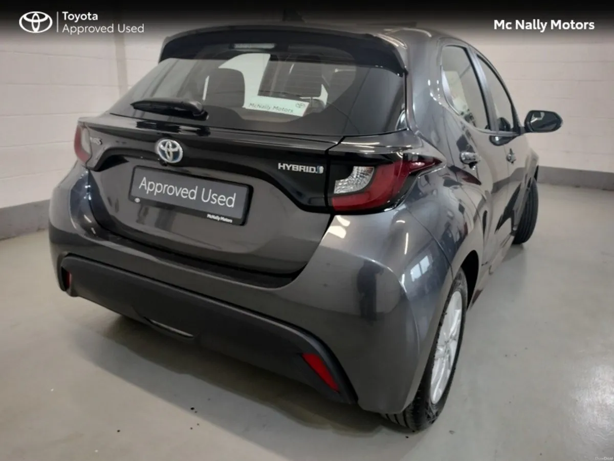 Toyota Yaris 1.5 HYBRID LUNA LOW KMS - Image 3
