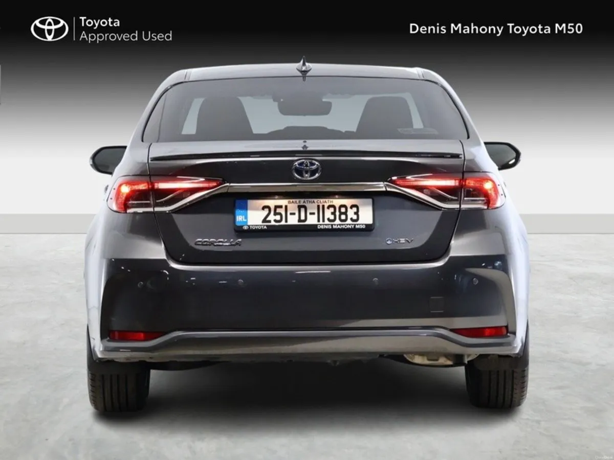Toyota Corolla Luna Sport Saloon Hybrid - Image 4