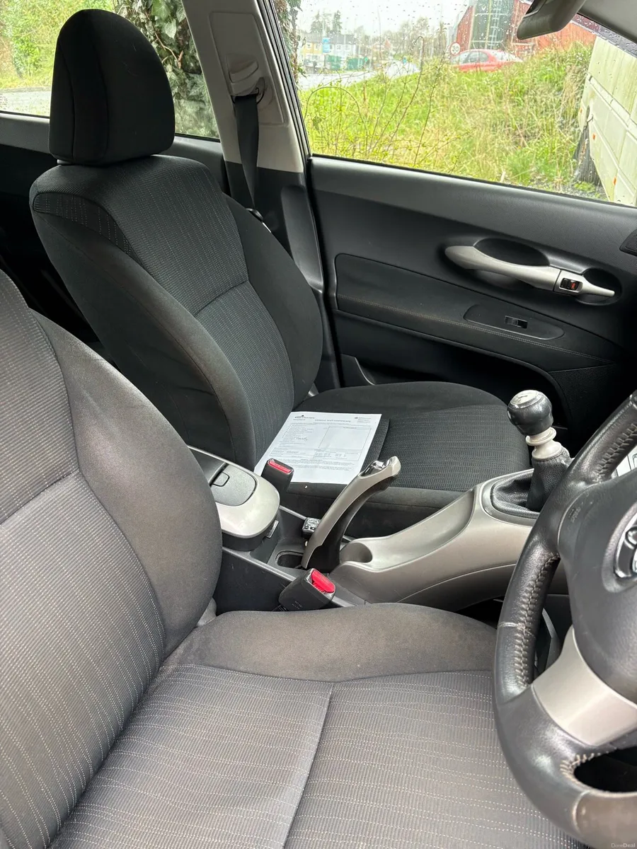 09 Toyota auris - Image 3
