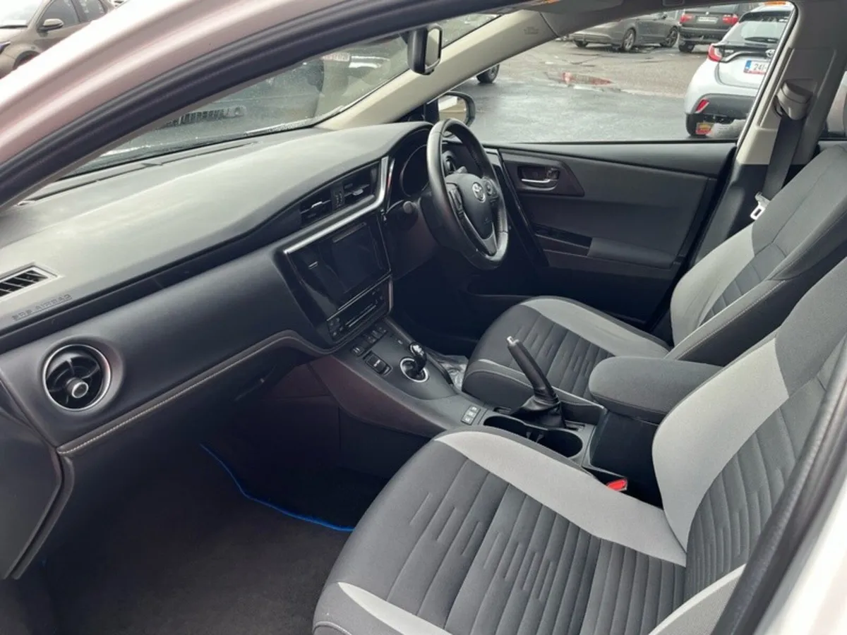 Toyota Auris HYBRID ELECTRIC SOL - Image 6