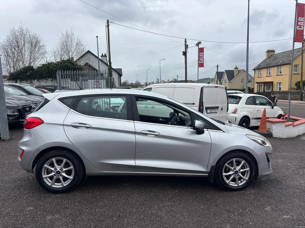Ford Fiesta 2018  TITANIUM 1.1  PETROL - Image 4