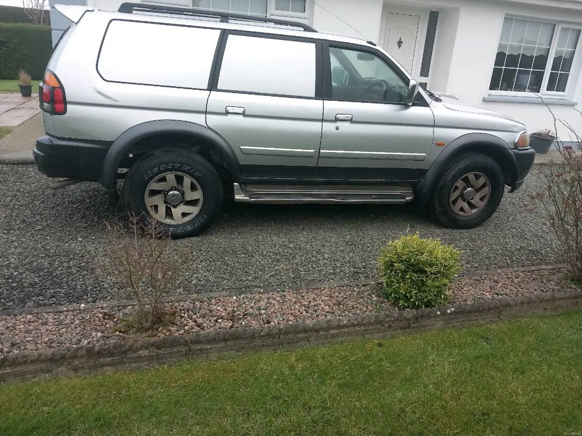 Mitsubishi pajero sport jeep - Image 1