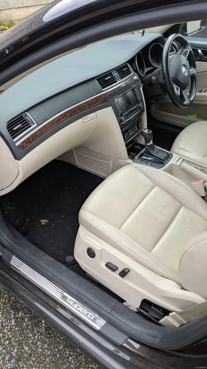 Skoda Superb 2015 - Image 2