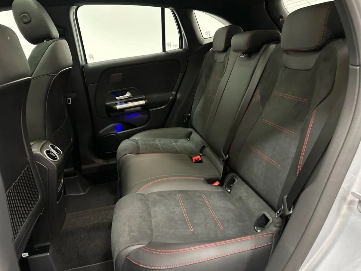 Mercedes-Benz GLA GLA180 D Premium AMG Line + - Image 4
