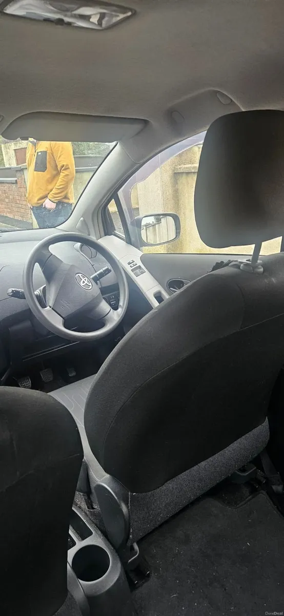 Toyota Yaris 2009 - Image 3