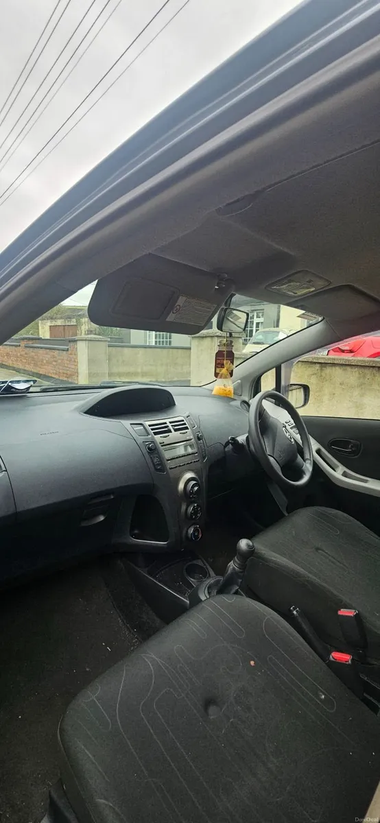 Toyota Yaris 2009 - Image 2