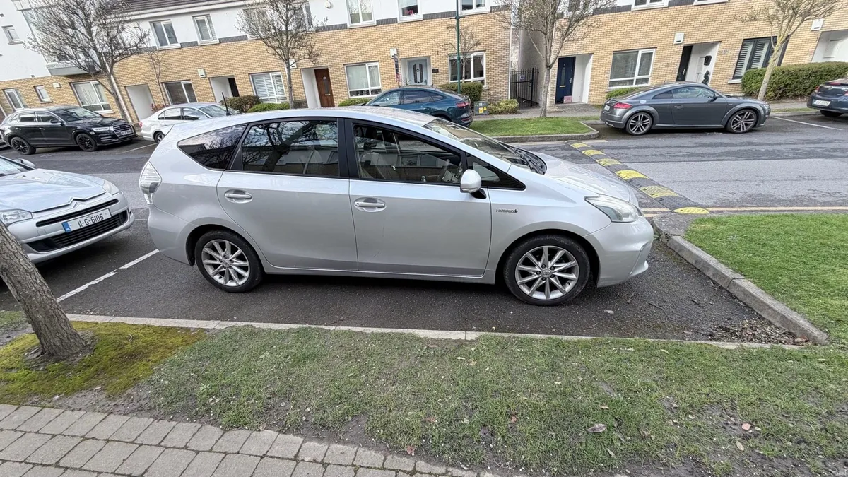 Toyota prius - Image 2