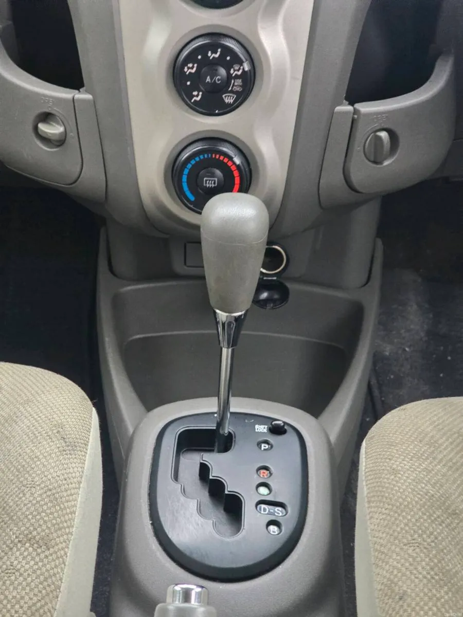 Automatic Toyota Vitz 120 000 km PETROL 1.L NCT 08 - Image 1