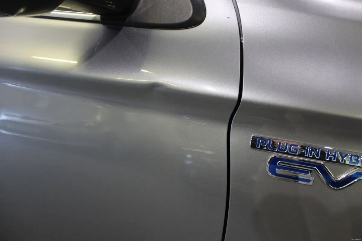 Mitsubishi Outlander 2.4L Plug-in EV Instyle 5 sea - Image 3