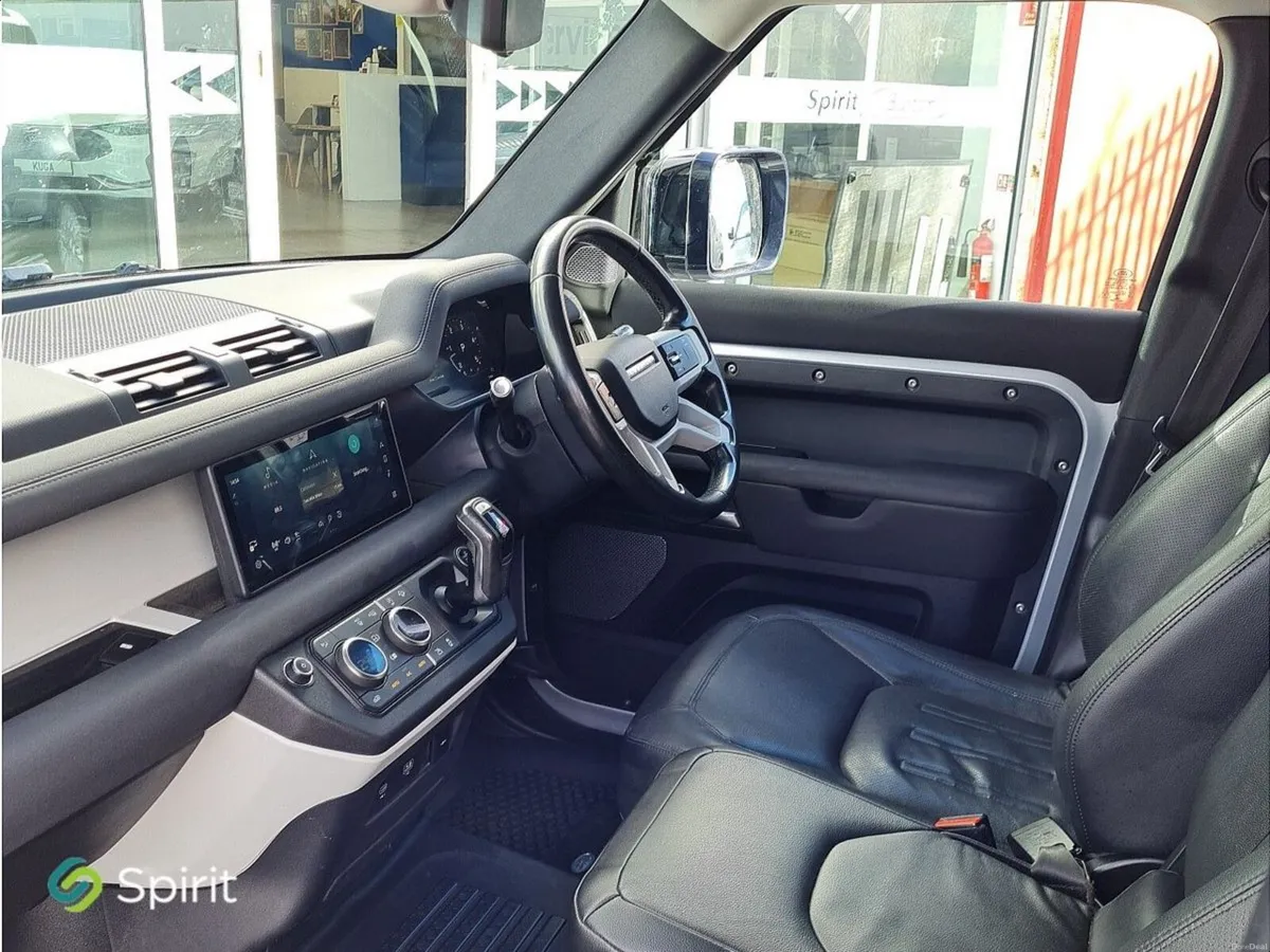 Land Rover Defender 3.0D 3 SEATS - Image 3