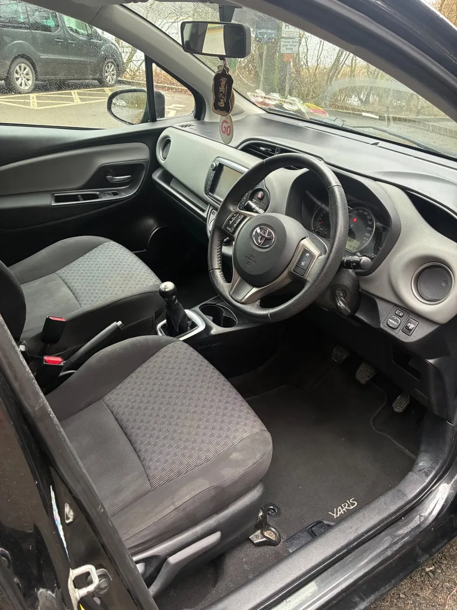 Toyota Yaris 2015 - Image 3