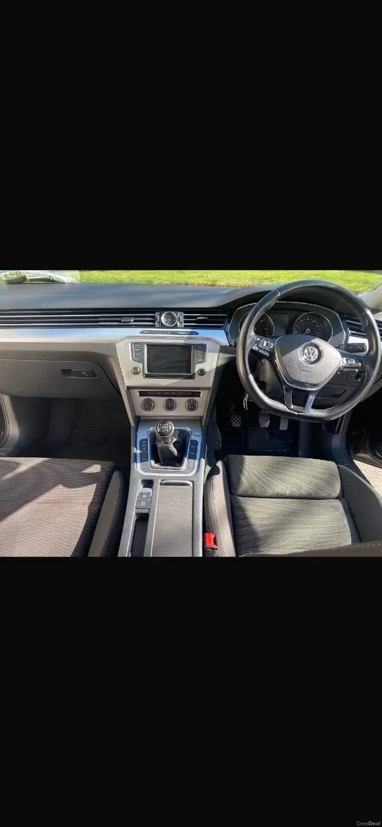 Volkswagen Passat 2015 - Image 2