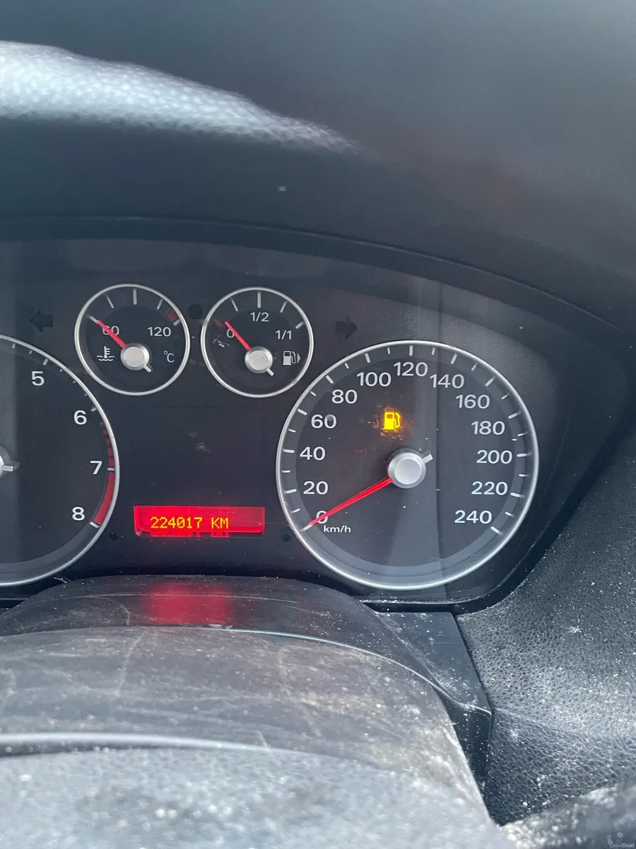 08 ford focus taxed and tested - Image 3