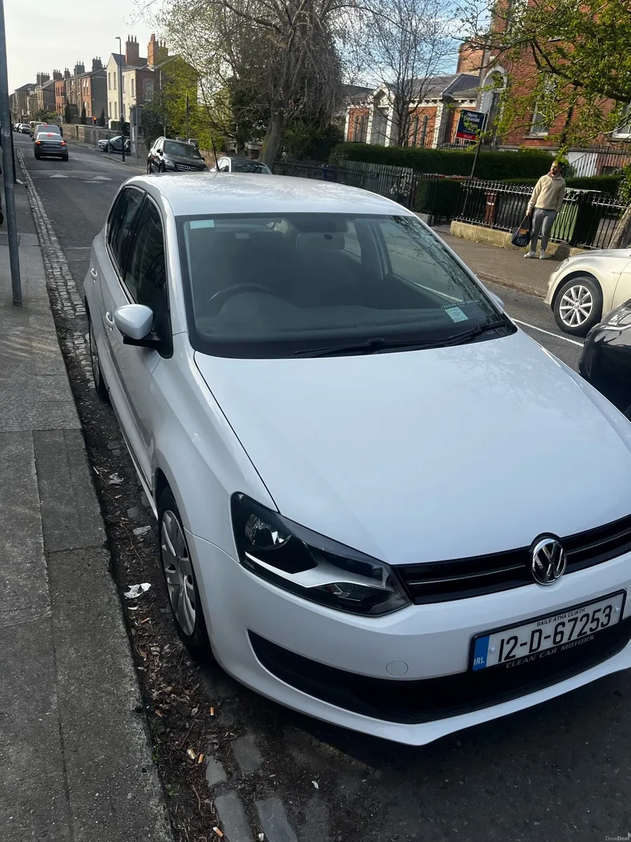 White automatic Volkswagen Polo - Image 1