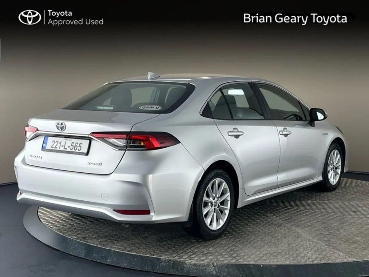Toyota Corolla HYBRID LUNA SALOON - Image 2