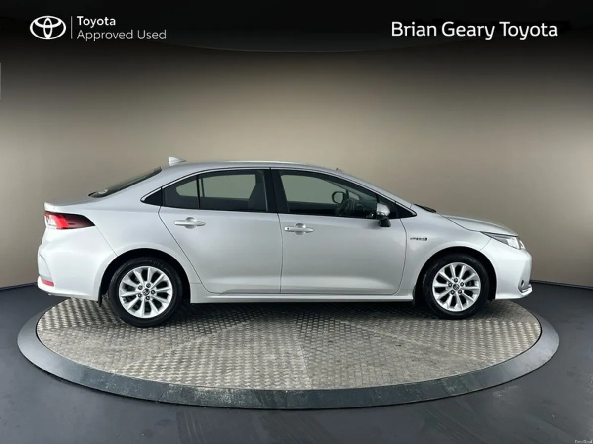 Toyota Corolla HYBRID LUNA SALOON - Image 3